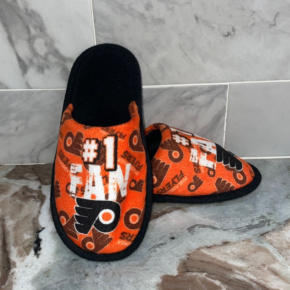 EUC Philadelphia FLYERS FOCO Youth Team Scuff Slippers Size M 3/4 Non-Slip